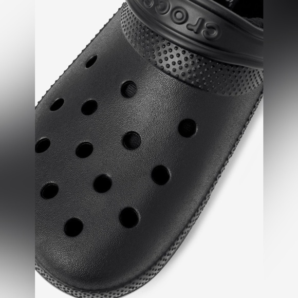 Crocs Unisex Black Classic Dual Lined Clogs/Slip Ons | NEW/NWT!!🖤🔥 - Picture 4 of 16
